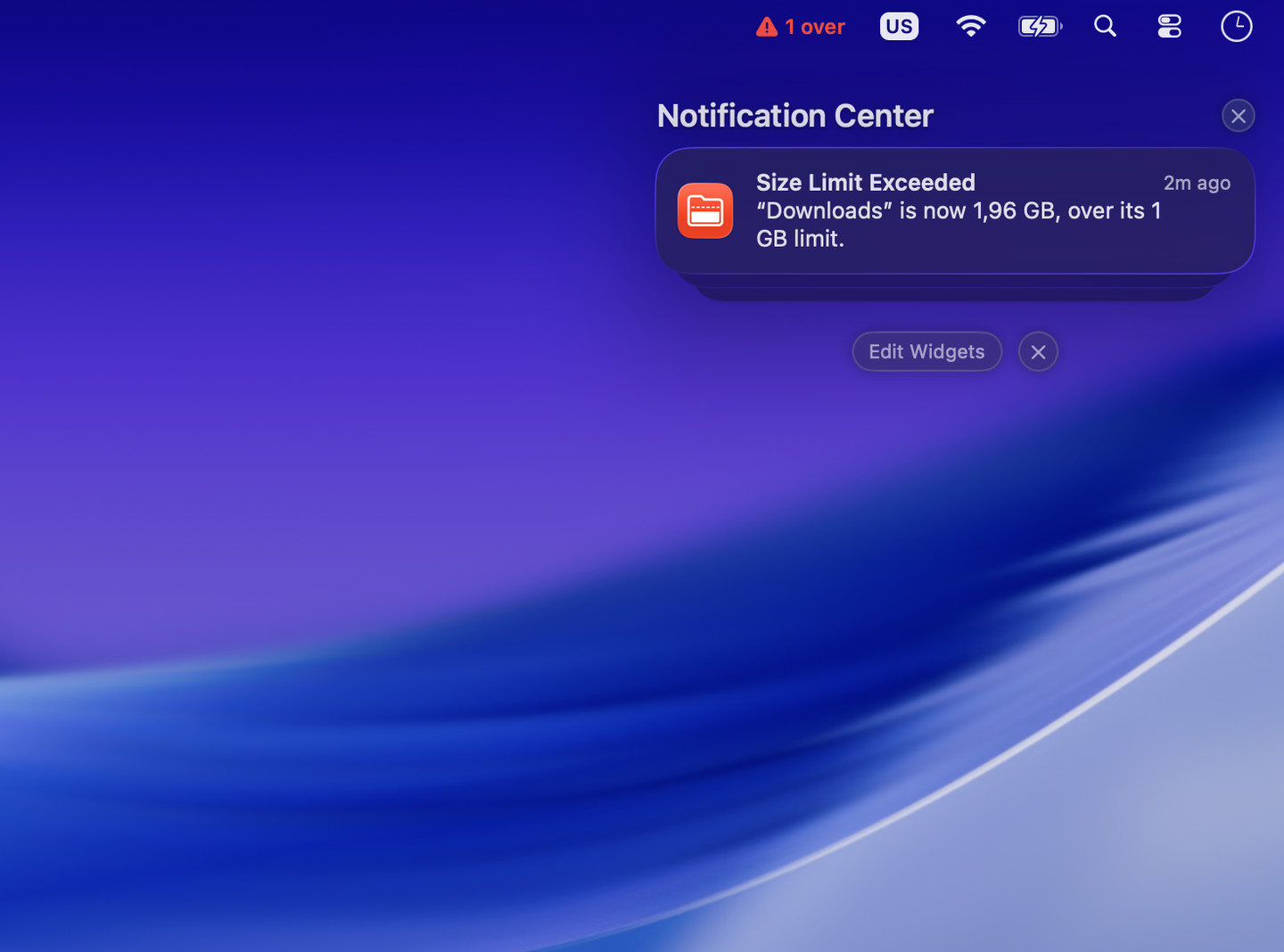 A macOS notification reading "Size Limit Exceeded — Downloads is now 1,96 GB, over its 1 GB limit."